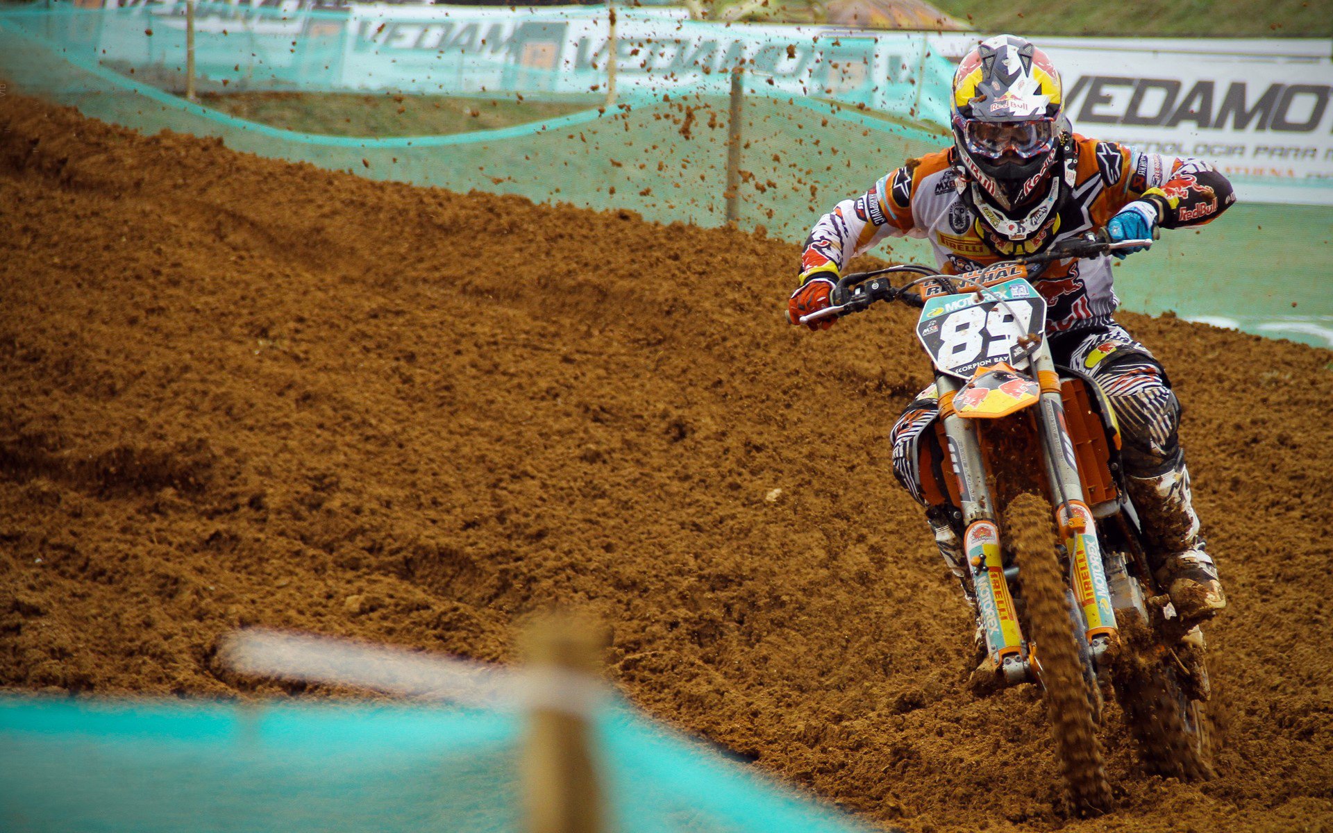 _快船在主场迎战劲敌，奋勇拼搏_，快船主场叫啥