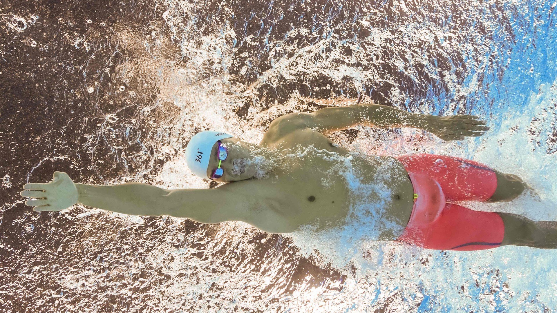 “每一圈都燃烧：激情与速度的极致演绎”