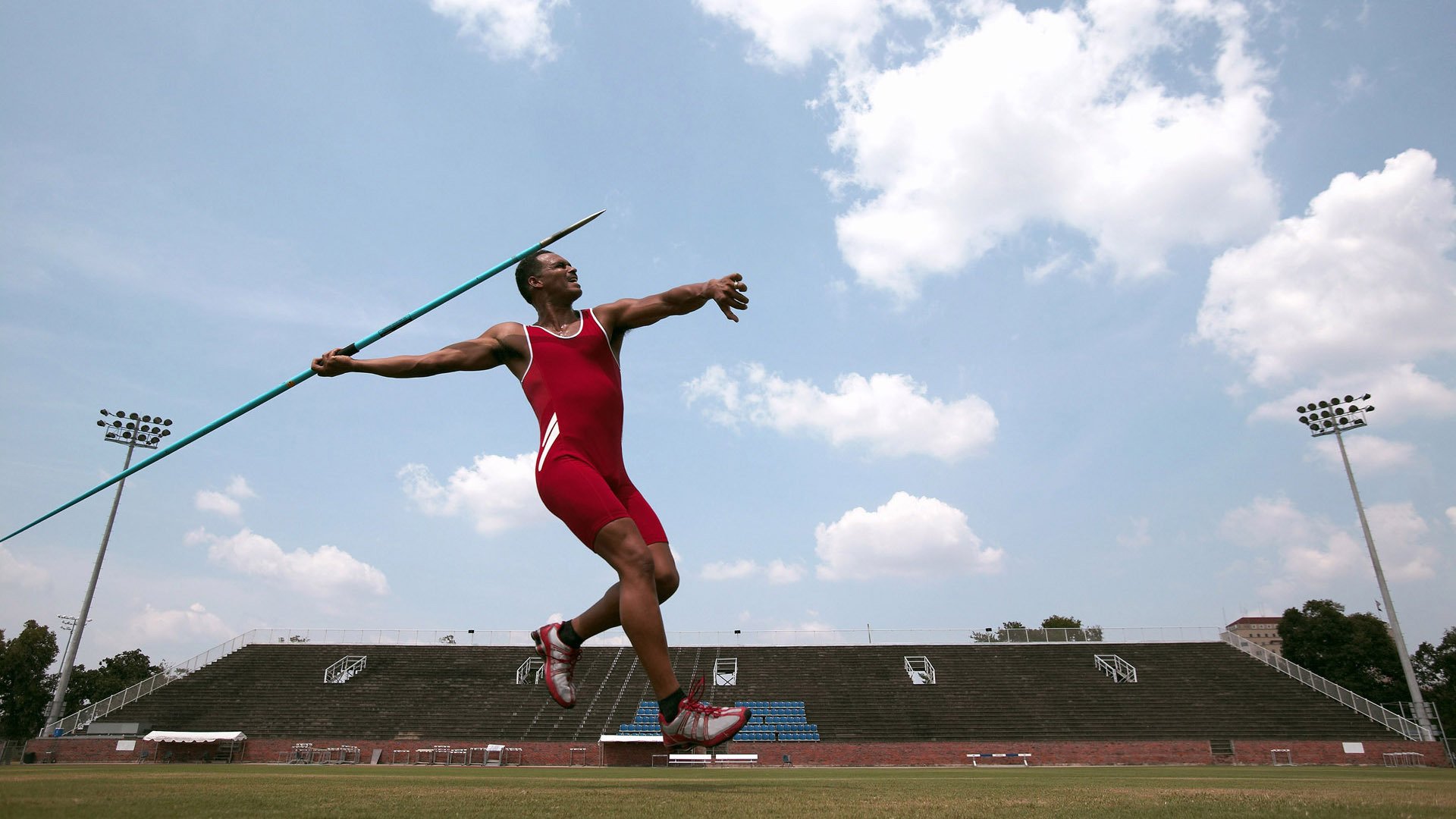 中国队后卫吉梅内斯在巴黎奥运会上表现出色，吉梅内斯哭